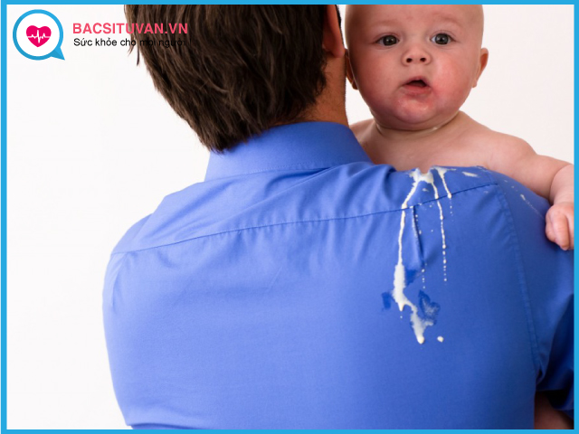 Thiếu canxi làm trẻ thường xuyên bị nấc cụt, ọc sữa