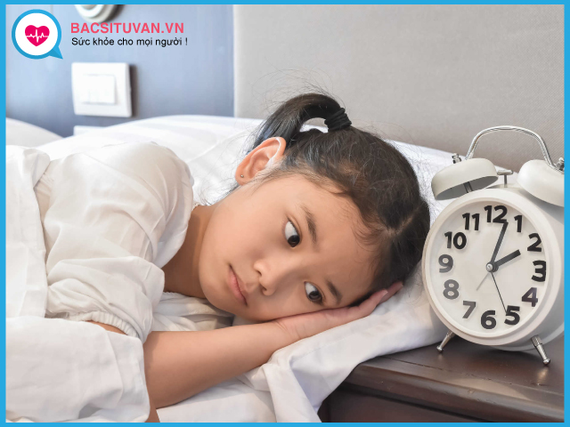 Trẻ khó ngủ, ngủ không ngon giấc có thể nguyên nhân từ việc thiếu canxi